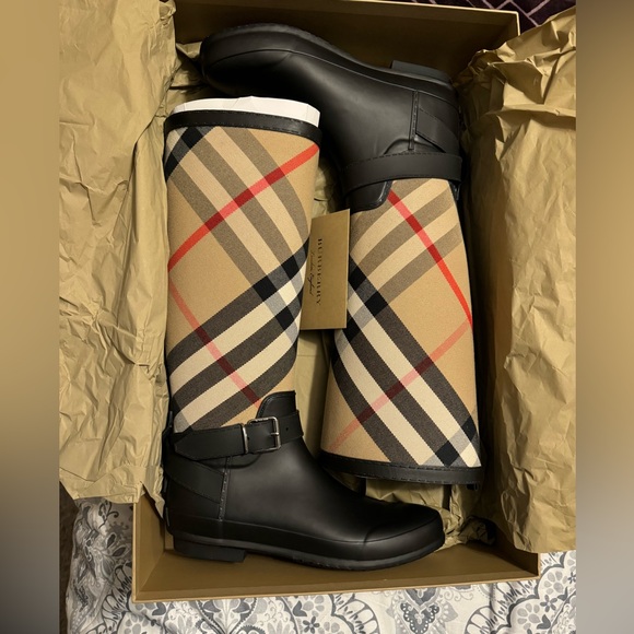 BURBERRY SIMEON BLACK RUBBER BEIGE CHECK LOGO KNEE HIGH RAIN BOOTS US 8 EU 38 - Picture 2 of 5